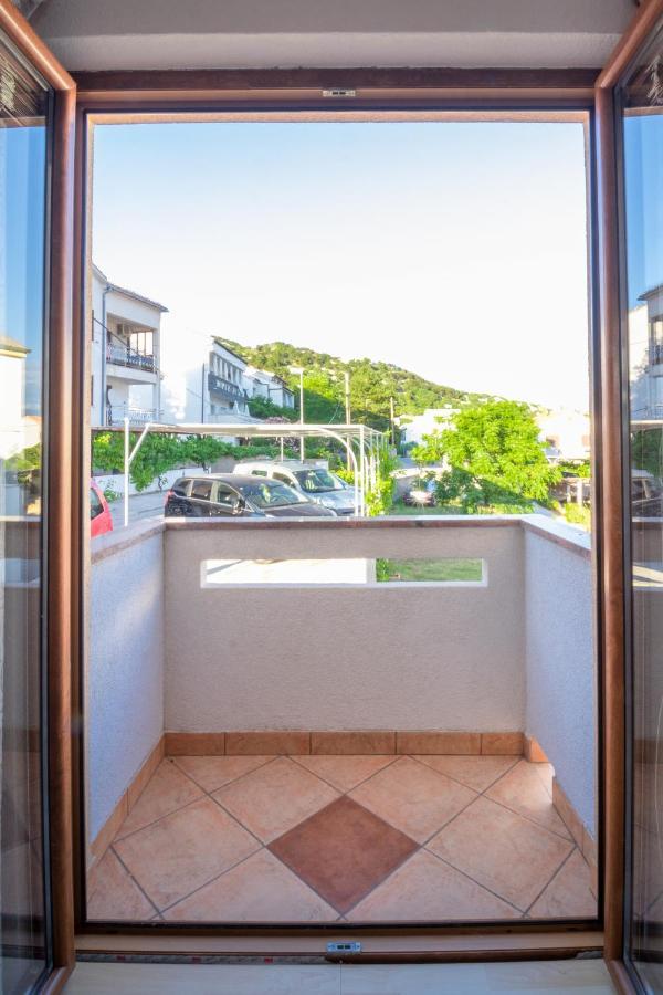 Apartments Dujmovic With Terrace Baška Eksteriør billede