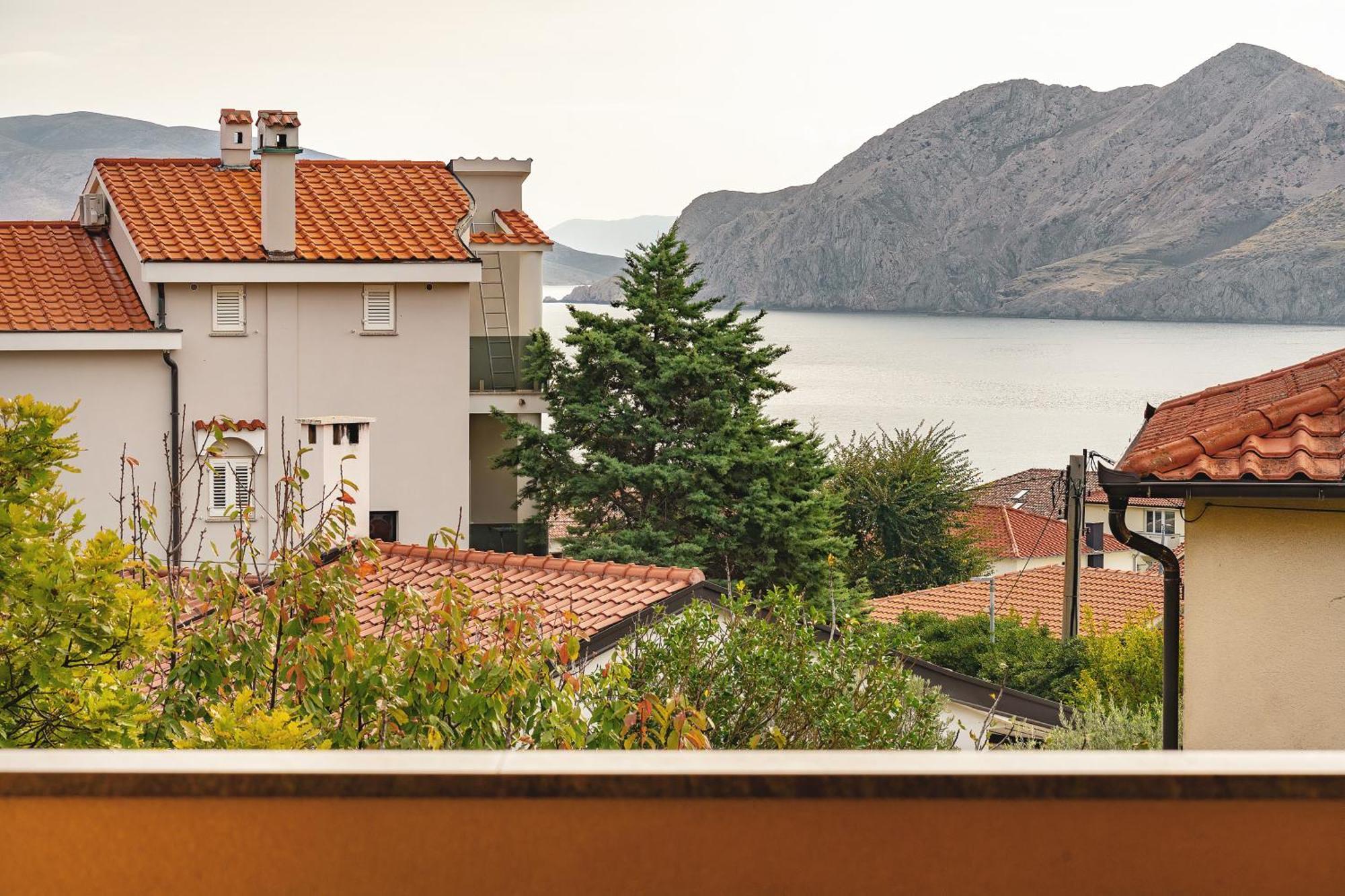 Apartments Dujmovic With Terrace Baška Eksteriør billede
